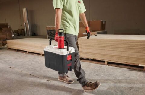 Milwaukee PACKOUT Termos Şişe 710 ml SİYAH