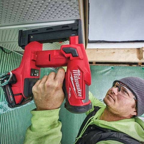 Milwaukee Akülü Çivi Çakma Makinesi M18 FNCS18GS-202X