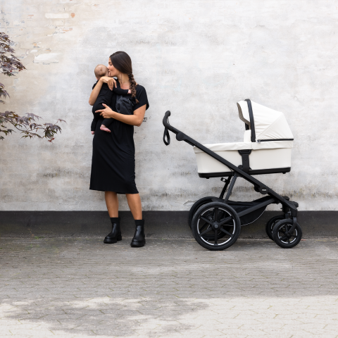 Thule Bassinet -Yenidoğan Açık Bej