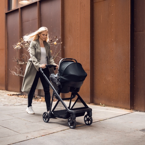 Thule Shine Bebek Arabası Pembe/Siyah