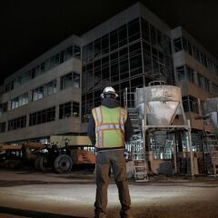 Milwaukee L4HL-VIS-301 USB Kafa Lambası 600L