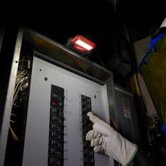 Milwaukee L4FFL-201 USB Magnetli Fener