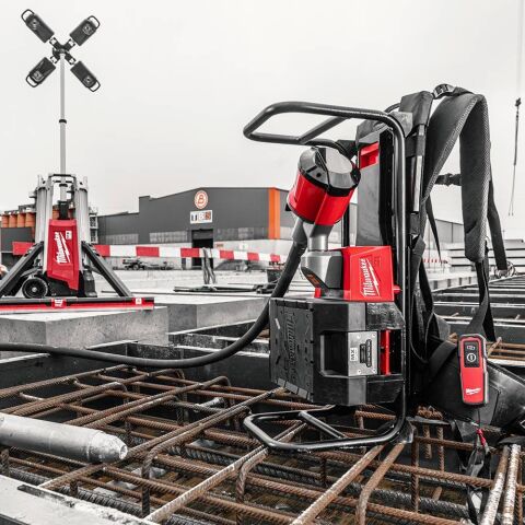 Milwaukee Akülü Sırt Tipi Beton Vibratörü MX FCVBP KIT-602