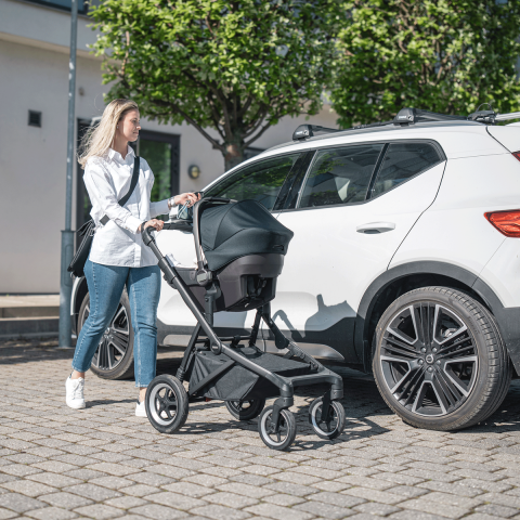 Thule Sleek Bebek Arabası Siyah/Siyah